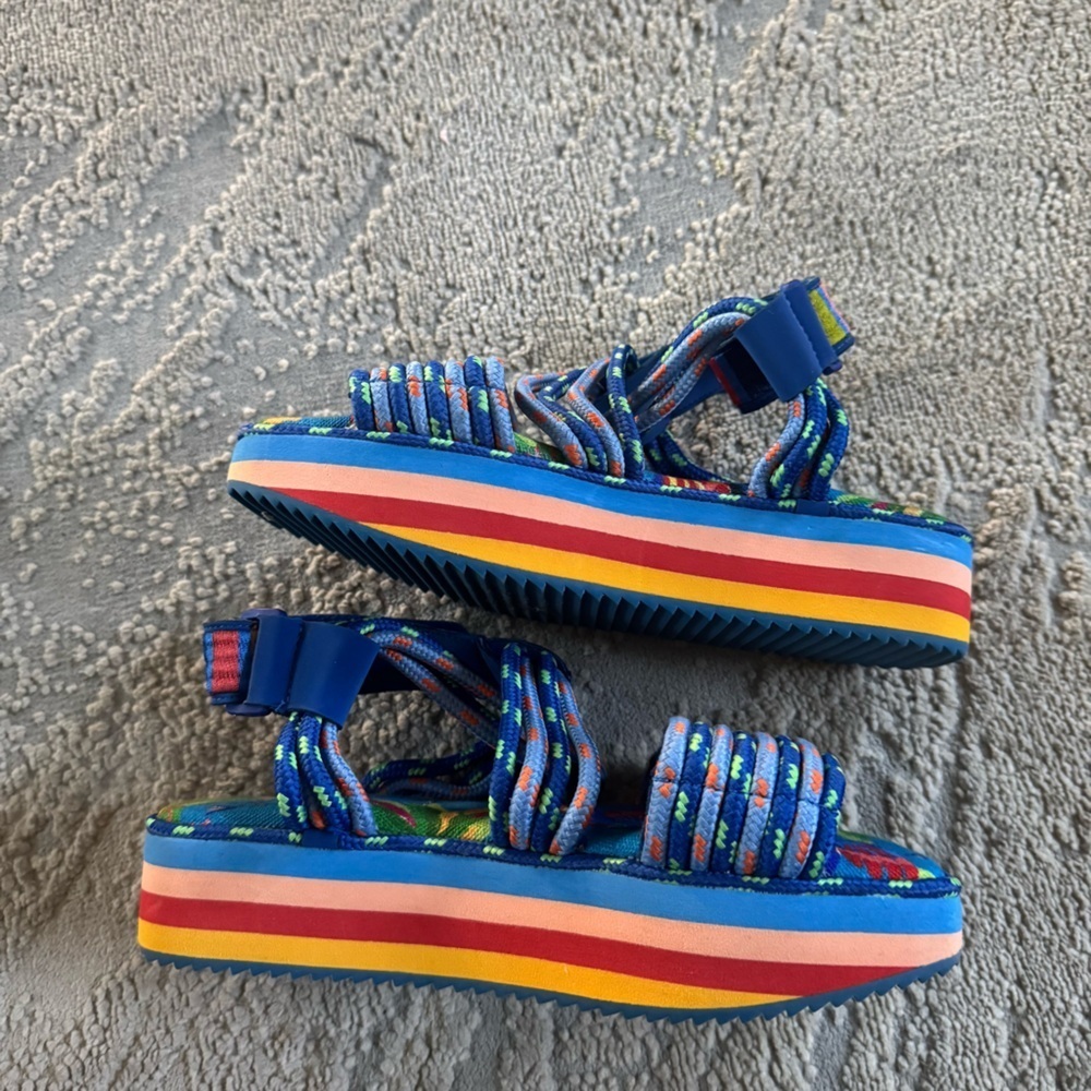 Farm Rio Blue Macaw rainbow Platform Sandals tropical cross cross straps Size 6 - Picture 5 of 12